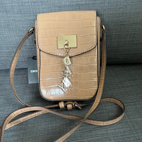 NWT Dkny PHONE SMALL CROSSBODY SHOULDER PHONE BAG PURSE
